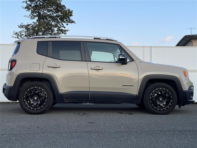 ジープ・レネゲード リミテッド　ブラインドスポットモニター　ルーフレール　バックカメラ　ディスプレイオーディオ　ＦＭ／ＡＭ　ＡＵＸ　パワーシート　シートヒーター　ステアリングヒーター　純正フロアマット　コーナーセンサー　ＨＩＤライト（40枚目）