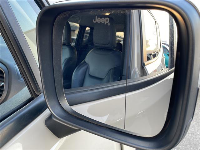 ジープ・レネゲード リミテッド　ブラインドスポットモニター　ルーフレール　バックカメラ　ディスプレイオーディオ　ＦＭ／ＡＭ　ＡＵＸ　パワーシート　シートヒーター　ステアリングヒーター　純正フロアマット　コーナーセンサー　ＨＩＤライト（41枚目）