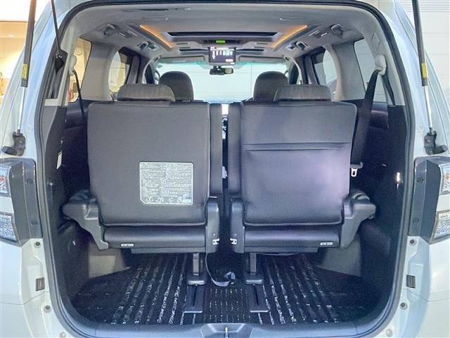 ヴェルファイアハイブリッド ＺＲ　寒冷地仕様　サンルーフ　セーフティセンス　純正ナビ　純正フリップダウンモニター　全周囲Ｃ　フルセグ　両側電動スライド　メモリ付電動シート　電動リアゲート　ビルドインＥＴＣ　ＡＣ１００Ｖコンセント（26枚目）