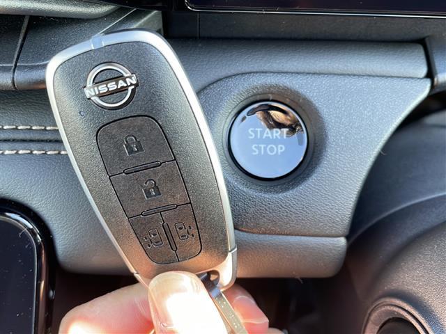 セレナ e-4ORCE ハイウェイスターV 12.3型ナビ 全周囲C プロパイロット ETC2.0 フルセグ HDMI 両側電動スライド デジタルミラー ハーフレザーシート シートヒーター ステアヒーター Qiワイヤレス充電 AC100V(9枚目)