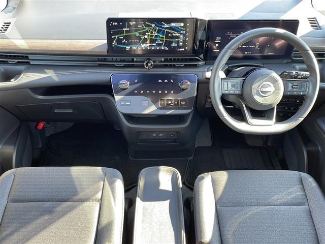セレナ e-4ORCE ハイウェイスターV 12.3型ナビ 全周囲C プロパイロット ETC2.0 フルセグ HDMI 両側電動スライド デジタルミラー ハーフレザーシート シートヒーター ステアヒーター Qiワイヤレス充電 AC100V(11枚目)