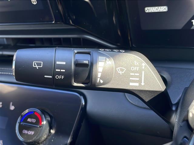 セレナ e-4ORCE ハイウェイスターV 12.3型ナビ 全周囲C プロパイロット ETC2.0 フルセグ HDMI 両側電動スライド デジタルミラー ハーフレザーシート シートヒーター ステアヒーター Qiワイヤレス充電 AC100V(16枚目)