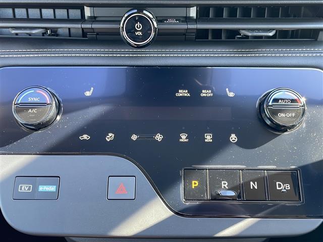 セレナ e-4ORCE ハイウェイスターV 12.3型ナビ 全周囲C プロパイロット ETC2.0 フルセグ HDMI 両側電動スライド デジタルミラー ハーフレザーシート シートヒーター ステアヒーター Qiワイヤレス充電 AC100V(18枚目)