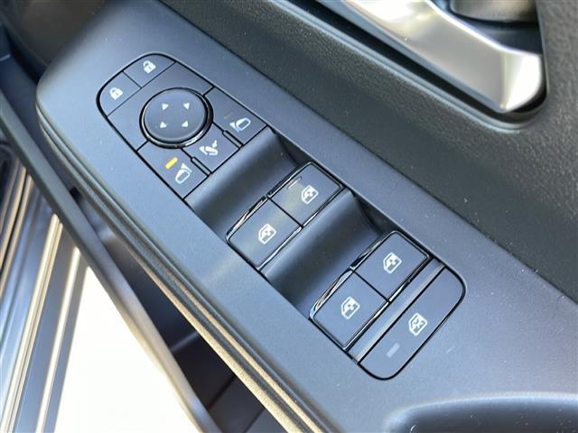 セレナ e-4ORCE ハイウェイスターV 12.3型ナビ 全周囲C プロパイロット ETC2.0 フルセグ HDMI 両側電動スライド デジタルミラー ハーフレザーシート シートヒーター ステアヒーター Qiワイヤレス充電 AC100V(19枚目)