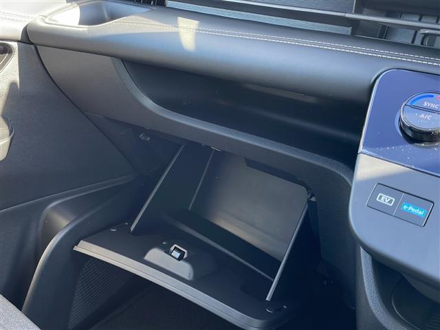 セレナ e-4ORCE ハイウェイスターV 12.3型ナビ 全周囲C プロパイロット ETC2.0 フルセグ HDMI 両側電動スライド デジタルミラー ハーフレザーシート シートヒーター ステアヒーター Qiワイヤレス充電 AC100V(23枚目)