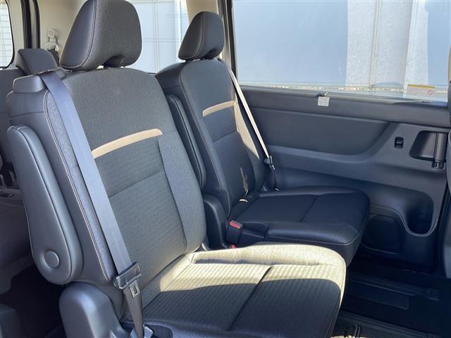 セレナ e-4ORCE ハイウェイスターV 12.3型ナビ 全周囲C プロパイロット ETC2.0 フルセグ HDMI 両側電動スライド デジタルミラー ハーフレザーシート シートヒーター ステアヒーター Qiワイヤレス充電 AC100V(24枚目)