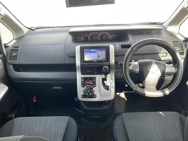 ヴォクシー ZS 寒冷地仕様 carrozzeriaナビ バックカメラ 片側パワースライド プッシュスタート パドルシフト オートライト フォグランプ ビルトインETC スマートキー 純正16インチアルミホイール(9枚目)