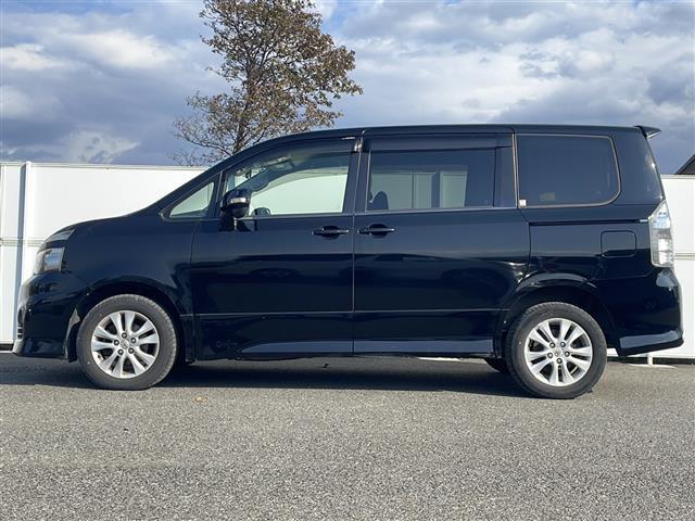 ヴォクシー ZS 寒冷地仕様 carrozzeriaナビ バックカメラ 片側パワースライド プッシュスタート パドルシフト オートライト フォグランプ ビルトインETC スマートキー 純正16インチアルミホイール(33枚目)