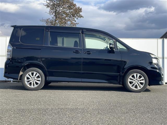 ヴォクシー ZS 寒冷地仕様 carrozzeriaナビ バックカメラ 片側パワースライド プッシュスタート パドルシフト オートライト フォグランプ ビルトインETC スマートキー 純正16インチアルミホイール(37枚目)