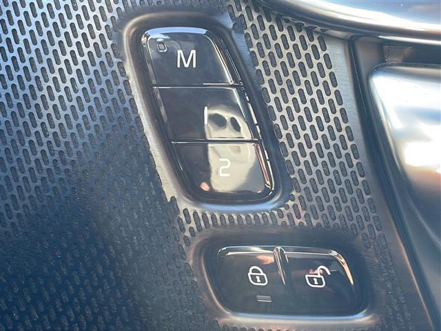 V90 クロスカントリー B5 AWD プロ harmankardonサウンド 全周囲 本革シート HUD メモリ付電動シート エアシートヒーター レーダークルコン 前後ドラレコ ステアヒーター BSM 純正19AW ルーフレール 電動リアゲート(8枚目)