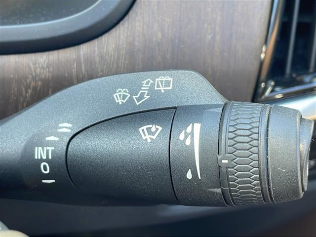 V90 クロスカントリー B5 AWD プロ harmankardonサウンド 全周囲 本革シート HUD メモリ付電動シート エアシートヒーター レーダークルコン 前後ドラレコ ステアヒーター BSM 純正19AW ルーフレール 電動リアゲート(17枚目)