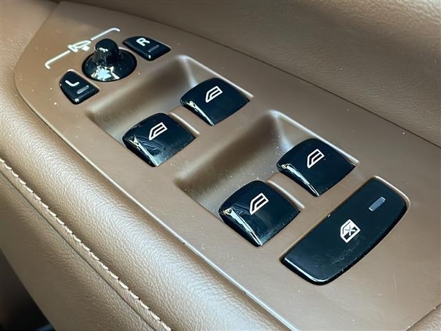 V90 クロスカントリー B5 AWD プロ harmankardonサウンド 全周囲 本革シート HUD メモリ付電動シート エアシートヒーター レーダークルコン 前後ドラレコ ステアヒーター BSM 純正19AW ルーフレール 電動リアゲート(18枚目)