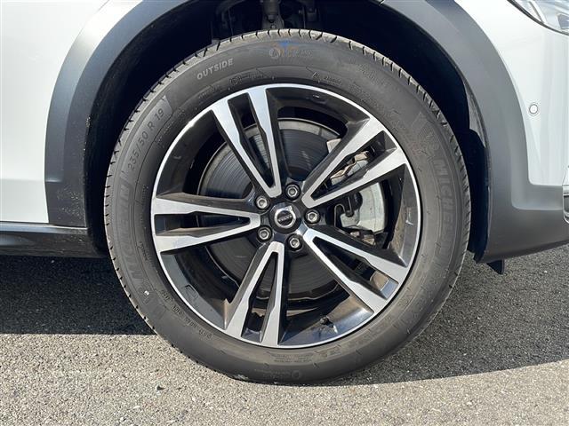 V90 クロスカントリー B5 AWD プロ harmankardonサウンド 全周囲 本革シート HUD メモリ付電動シート エアシートヒーター レーダークルコン 前後ドラレコ ステアヒーター BSM 純正19AW ルーフレール 電動リアゲート(29枚目)