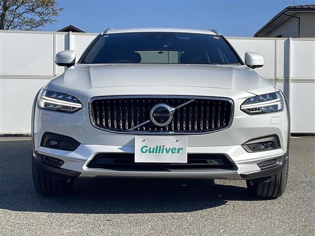 V90 クロスカントリー B5 AWD プロ harmankardonサウンド 全周囲 本革シート HUD メモリ付電動シート エアシートヒーター レーダークルコン 前後ドラレコ ステアヒーター BSM 純正19AW ルーフレール 電動リアゲート(31枚目)
