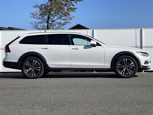 V90 クロスカントリー B5 AWD プロ harmankardonサウンド 全周囲 本革シート HUD メモリ付電動シート エアシートヒーター レーダークルコン 前後ドラレコ ステアヒーター BSM 純正19AW ルーフレール 電動リアゲート(33枚目)