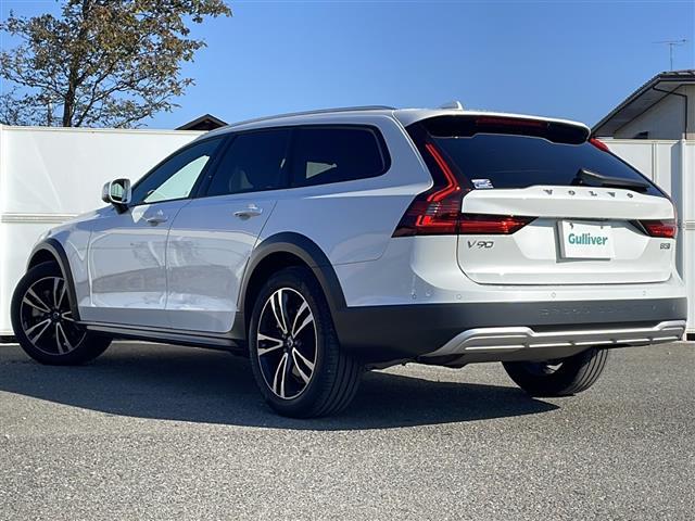 V90 クロスカントリー B5 AWD プロ harmankardonサウンド 全周囲 本革シート HUD メモリ付電動シート エアシートヒーター レーダークルコン 前後ドラレコ ステアヒーター BSM 純正19AW ルーフレール 電動リアゲート(34枚目)
