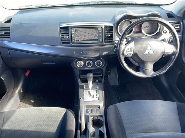 ギャランフォルティススポーツバック スポーツ　純正ＨＤＤナビ　バックカメラ　ＣＤ／ＤＶＤ再生　ＴＶ　クルーズコントロール　パドルシフト　ステアリングスイッチ　１２Ｖソケット　スマートキー　スペアタイヤ　ＨＩＤオートライト　１６インチＡＷ（2枚目）