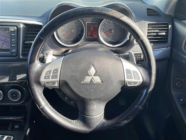 ギャランフォルティススポーツバック スポーツ　純正ＨＤＤナビ　バックカメラ　ＣＤ／ＤＶＤ再生　ＴＶ　クルーズコントロール　パドルシフト　ステアリングスイッチ　１２Ｖソケット　スマートキー　スペアタイヤ　ＨＩＤオートライト　１６インチＡＷ（4枚目）