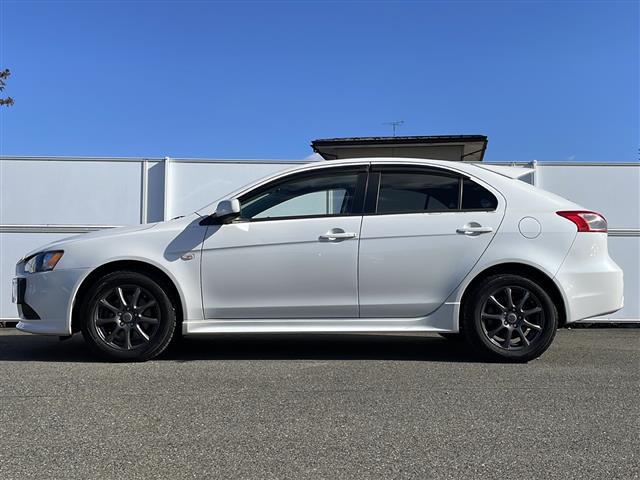 ギャランフォルティススポーツバック スポーツ　純正ＨＤＤナビ　バックカメラ　ＣＤ／ＤＶＤ再生　ＴＶ　クルーズコントロール　パドルシフト　ステアリングスイッチ　１２Ｖソケット　スマートキー　スペアタイヤ　ＨＩＤオートライト　１６インチＡＷ（30枚目）