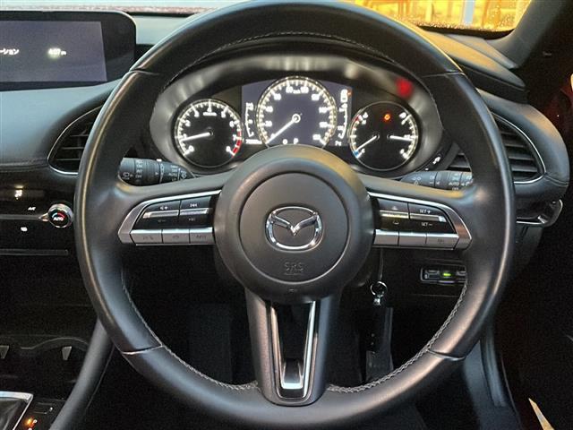 ＭＡＺＤＡ３ファストバック １５Ｓツーリング　ナビ　全周囲　ヘッドアップディスプレイ　ＥＴＣ　フルセグ　ＢＴ　ＤＶＤ再生　ＢＳＭ　ＨＤＭＩ　レーダークルーズコントロール　ドライブレコーダー　純正１８インチＡＷ　オートＬＥＤライト　フォグランプ（8枚目）