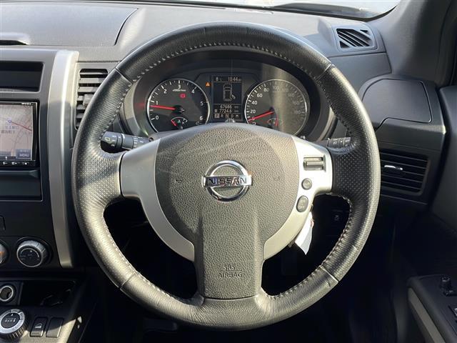 エクストレイル ２０ＧＴ　４ＷＤ　純正ナビ　ＢＴ　ＣＤ／ＤＶＤ再生　ＴＶ　バックカメラ　ＭＡＫアルミ　ＧＤマフラー　社外テールランプ　クルーズコントロール　オートＨＩＤライト　フォグランプ　ルーフレール　スマートキー　ＥＴＣ（4枚目）