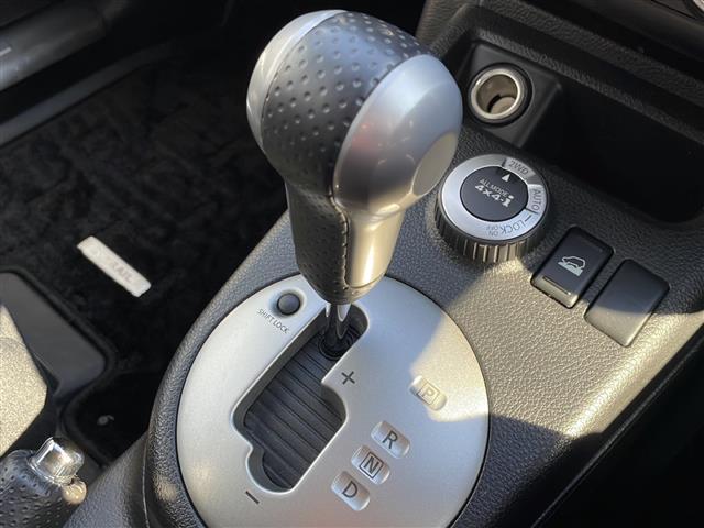 エクストレイル ２０ＧＴ　４ＷＤ　純正ナビ　ＢＴ　ＣＤ／ＤＶＤ再生　ＴＶ　バックカメラ　ＭＡＫアルミ　ＧＤマフラー　社外テールランプ　クルーズコントロール　オートＨＩＤライト　フォグランプ　ルーフレール　スマートキー　ＥＴＣ（18枚目）