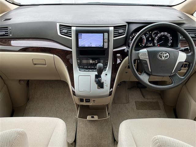 ヴェルファイア ２．４Ｘ　フリップダウンモニター　社外ＨＤＤナビ　Ｂｌｕｅｔｏｏｔｈ　ＣＤ／ＤＶＤ再生　フルセグ　バックカメラ　両側パワースライドドア　オートＨＩＤライト　ドライブレコーダー　ビルトインＥＴＣ　スマートキー（5枚目）