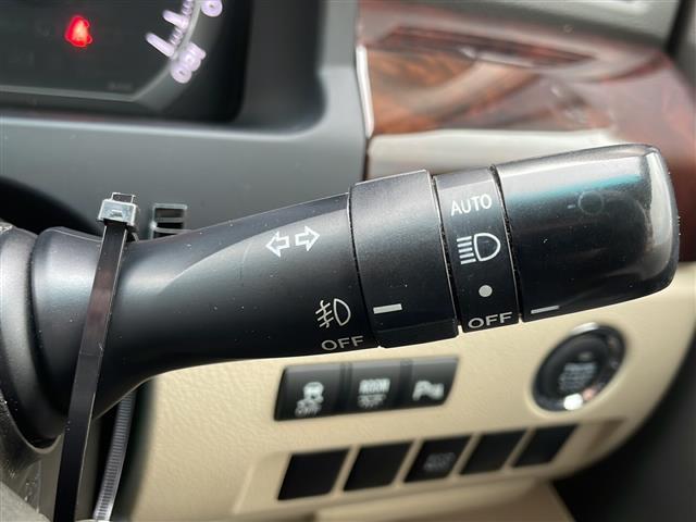 ヴェルファイア ２．４Ｘ　フリップダウンモニター　社外ＨＤＤナビ　Ｂｌｕｅｔｏｏｔｈ　ＣＤ／ＤＶＤ再生　フルセグ　バックカメラ　両側パワースライドドア　オートＨＩＤライト　ドライブレコーダー　ビルトインＥＴＣ　スマートキー（11枚目）