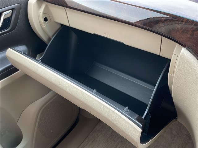 ヴェルファイア ２．４Ｘ　フリップダウンモニター　社外ＨＤＤナビ　Ｂｌｕｅｔｏｏｔｈ　ＣＤ／ＤＶＤ再生　フルセグ　バックカメラ　両側パワースライドドア　オートＨＩＤライト　ドライブレコーダー　ビルトインＥＴＣ　スマートキー（26枚目）