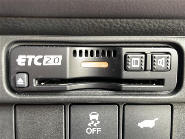 ＺＲ－Ｖ ｅ：ＨＥＶ　Ｚ　ＢＯＳＥサウンド　純正ナビ　ＢＴ　ＵＳＢ　全方位Ｃ　レーダークルコン　ＬＥＤオートマチックハイビーム　ダウンヒルコントロール　レザーシート　シートヒーター　電動Ｒゲート　ステアヒーター　ＥＴＣ２．０（3枚目）