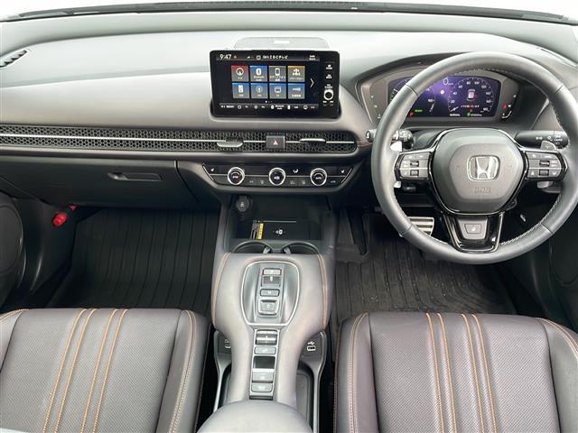 ＺＲ－Ｖ ｅ：ＨＥＶ　Ｚ　ＢＯＳＥサウンド　純正ナビ　ＢＴ　ＵＳＢ　全方位Ｃ　レーダークルコン　ＬＥＤオートマチックハイビーム　ダウンヒルコントロール　レザーシート　シートヒーター　電動Ｒゲート　ステアヒーター　ＥＴＣ２．０（4枚目）