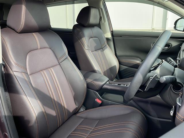 ＺＲ－Ｖ ｅ：ＨＥＶ　Ｚ　ＢＯＳＥサウンド　純正ナビ　ＢＴ　ＵＳＢ　全方位Ｃ　レーダークルコン　ＬＥＤオートマチックハイビーム　ダウンヒルコントロール　レザーシート　シートヒーター　電動Ｒゲート　ステアヒーター　ＥＴＣ２．０（5枚目）