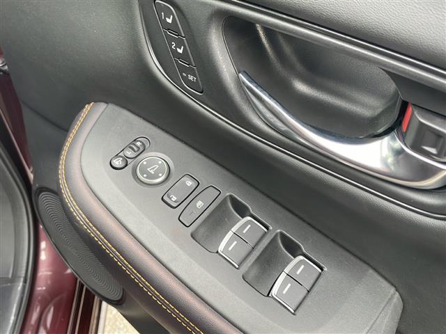 ＺＲ－Ｖ ｅ：ＨＥＶ　Ｚ　ＢＯＳＥサウンド　純正ナビ　ＢＴ　ＵＳＢ　全方位Ｃ　レーダークルコン　ＬＥＤオートマチックハイビーム　ダウンヒルコントロール　レザーシート　シートヒーター　電動Ｒゲート　ステアヒーター　ＥＴＣ２．０（13枚目）