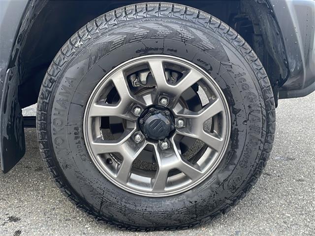 ジムニーシエラ ＪＣ　ワンオーナー　スズキレーダーブレーキサポート　シートヒーター　クルーズコントロール　ヒルディセントコントロール　純正１５インチＡＷ　ミラーヒーター　オートＬＥＤライト　フォグランプ　スペアキー（33枚目）