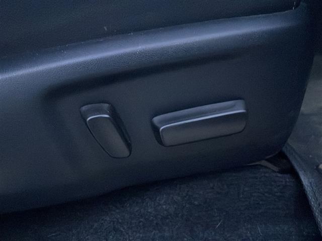 ハイラックス Ｚ　ＧＲスポーツ　ワンオーナー　寒冷地仕様　８型ナビ　全周囲Ｃ　ＧＲスポーツシート　パワーシート　ＥＴＣ２．０　パドルシフト　レーダークルーズ　ＧＲスポーツステアリング　コーナーセンサー　ＧＲ１８ＡＷ　トノカバー（4枚目）