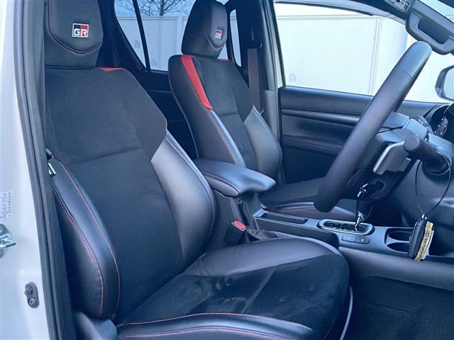 ハイラックス Ｚ　ＧＲスポーツ　ワンオーナー　寒冷地仕様　８型ナビ　全周囲Ｃ　ＧＲスポーツシート　パワーシート　ＥＴＣ２．０　パドルシフト　レーダークルーズ　ＧＲスポーツステアリング　コーナーセンサー　ＧＲ１８ＡＷ　トノカバー（6枚目）