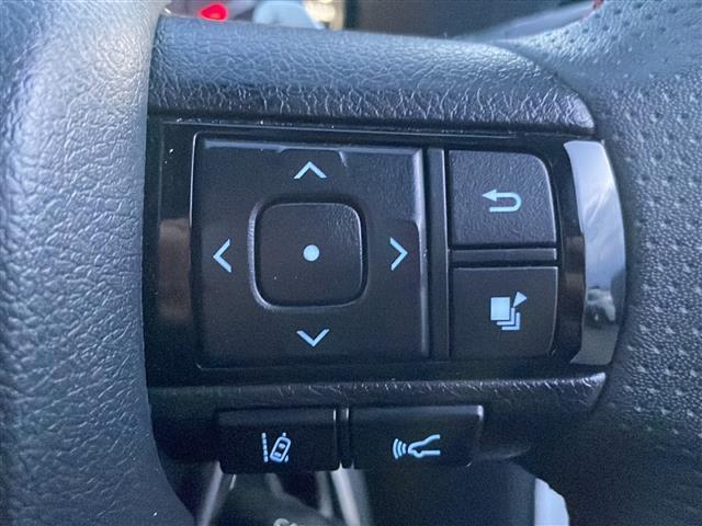 ハイラックス Ｚ　ＧＲスポーツ　ワンオーナー　寒冷地仕様　８型ナビ　全周囲Ｃ　ＧＲスポーツシート　パワーシート　ＥＴＣ２．０　パドルシフト　レーダークルーズ　ＧＲスポーツステアリング　コーナーセンサー　ＧＲ１８ＡＷ　トノカバー（10枚目）