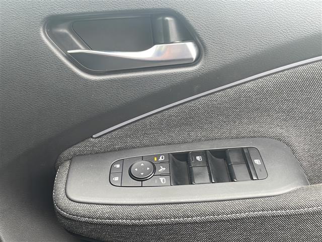 オーラ G FOUR レザーエディション BOSEサウンド 純正9型ナビ プロパイロット 全周囲C HDMI デジタルインナーミラー 本革シートヒーター GPSレーダー キャンセラー付フルセグ ETC2. Qiワイヤレス充電 ドラレコ BSM(5枚目)