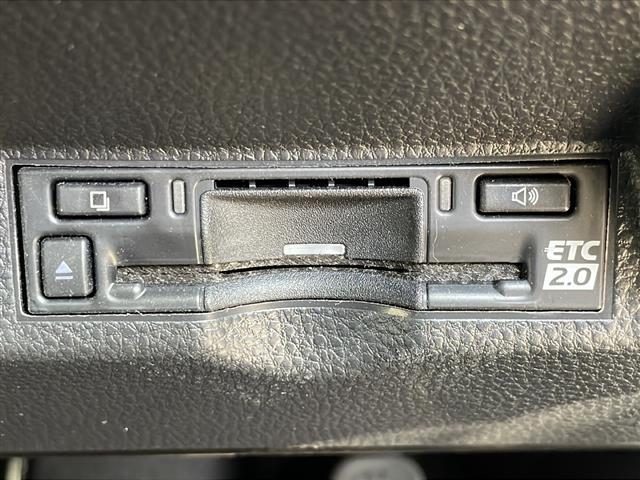 ヤリスクロス ハイブリッドZ ウルバーノ ワンオーナー 寒冷地仕様 ナビ 全周囲C フルセグ BSM 電動ハーフレザーシート シートヒーター ステアリングヒーター レーダークルーズ HDMI ビルドインETC2.0 純正ブラック18AW(3枚目)