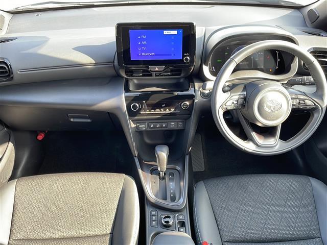 ヤリスクロス ハイブリッドZ ウルバーノ ワンオーナー 寒冷地仕様 ナビ 全周囲C フルセグ BSM 電動ハーフレザーシート シートヒーター ステアリングヒーター レーダークルーズ HDMI ビルドインETC2.0 純正ブラック18AW(5枚目)