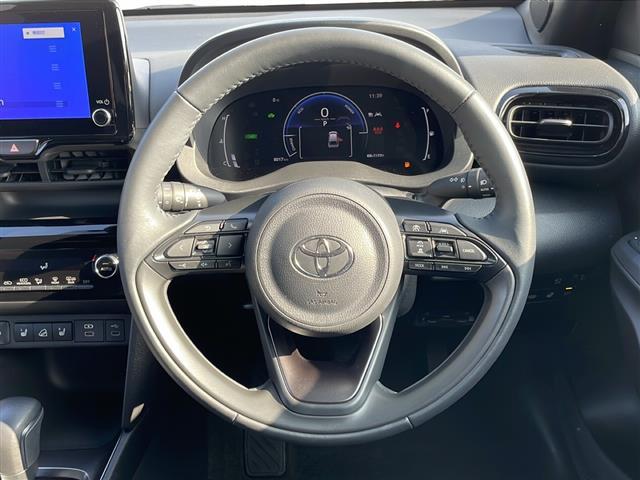 ヤリスクロス ハイブリッドZ ウルバーノ ワンオーナー 寒冷地仕様 ナビ 全周囲C フルセグ BSM 電動ハーフレザーシート シートヒーター ステアリングヒーター レーダークルーズ HDMI ビルドインETC2.0 純正ブラック18AW(7枚目)