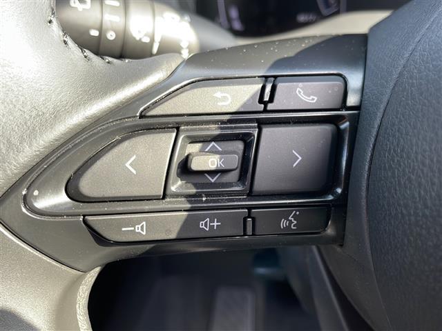 ヤリスクロス ハイブリッドZ ウルバーノ ワンオーナー 寒冷地仕様 ナビ 全周囲C フルセグ BSM 電動ハーフレザーシート シートヒーター ステアリングヒーター レーダークルーズ HDMI ビルドインETC2.0 純正ブラック18AW(9枚目)