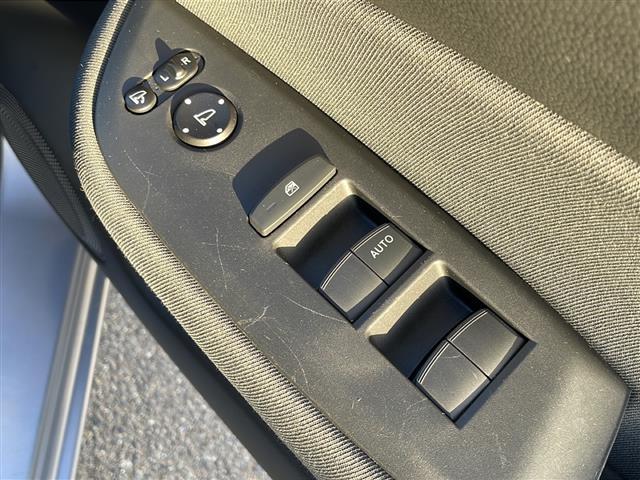 フィット ベーシック　４ＷＤ　ＳＤナビ　Ｂｌｕｅｔｏｏｔｈ　クルーズコントロール　コーナーセンサー　　衝突軽減ブレーキ（ＣＭＢＳ）　誤発進抑制機能　後方誤発進抑制機能　近距離衝突軽減ブレーキ　歩行者事故低減ステアリング（12枚目）