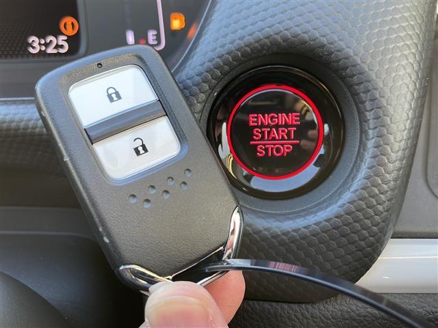 フィット ベーシック　４ＷＤ　ＳＤナビ　Ｂｌｕｅｔｏｏｔｈ　クルーズコントロール　コーナーセンサー　　衝突軽減ブレーキ（ＣＭＢＳ）　誤発進抑制機能　後方誤発進抑制機能　近距離衝突軽減ブレーキ　歩行者事故低減ステアリング（13枚目）