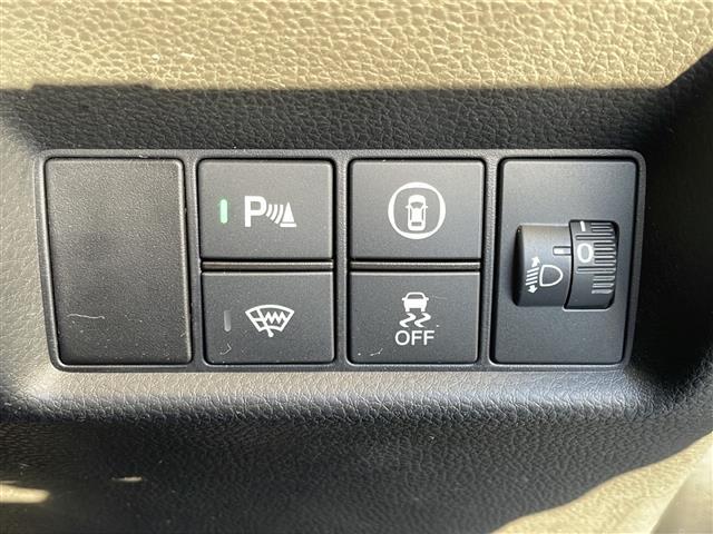 フィット ベーシック　４ＷＤ　ＳＤナビ　Ｂｌｕｅｔｏｏｔｈ　クルーズコントロール　コーナーセンサー　　衝突軽減ブレーキ（ＣＭＢＳ）　誤発進抑制機能　後方誤発進抑制機能　近距離衝突軽減ブレーキ　歩行者事故低減ステアリング（16枚目）