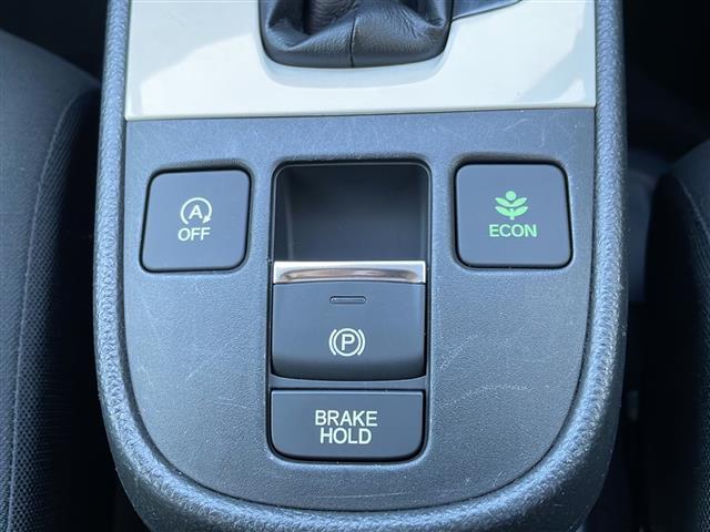 フィット ベーシック　４ＷＤ　ＳＤナビ　Ｂｌｕｅｔｏｏｔｈ　クルーズコントロール　コーナーセンサー　　衝突軽減ブレーキ（ＣＭＢＳ）　誤発進抑制機能　後方誤発進抑制機能　近距離衝突軽減ブレーキ　歩行者事故低減ステアリング（21枚目）