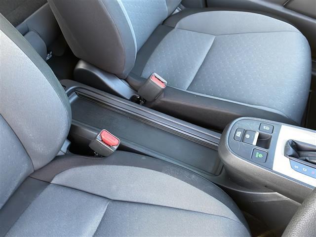 フィット ベーシック　４ＷＤ　ＳＤナビ　Ｂｌｕｅｔｏｏｔｈ　クルーズコントロール　コーナーセンサー　　衝突軽減ブレーキ（ＣＭＢＳ）　誤発進抑制機能　後方誤発進抑制機能　近距離衝突軽減ブレーキ　歩行者事故低減ステアリング（24枚目）