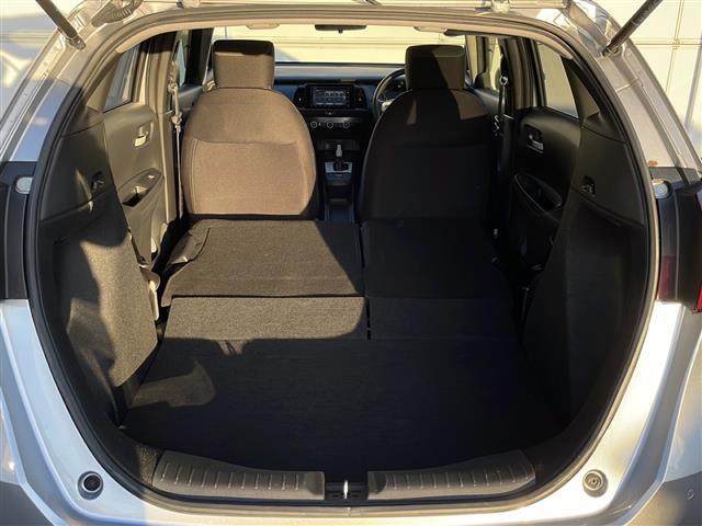 フィット ベーシック　４ＷＤ　ＳＤナビ　Ｂｌｕｅｔｏｏｔｈ　クルーズコントロール　コーナーセンサー　　衝突軽減ブレーキ（ＣＭＢＳ）　誤発進抑制機能　後方誤発進抑制機能　近距離衝突軽減ブレーキ　歩行者事故低減ステアリング（28枚目）