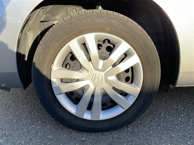 フィット ベーシック　４ＷＤ　ＳＤナビ　Ｂｌｕｅｔｏｏｔｈ　クルーズコントロール　コーナーセンサー　　衝突軽減ブレーキ（ＣＭＢＳ）　誤発進抑制機能　後方誤発進抑制機能　近距離衝突軽減ブレーキ　歩行者事故低減ステアリング（30枚目）