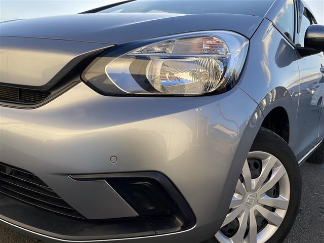 フィット ベーシック　４ＷＤ　ＳＤナビ　Ｂｌｕｅｔｏｏｔｈ　クルーズコントロール　コーナーセンサー　　衝突軽減ブレーキ（ＣＭＢＳ）　誤発進抑制機能　後方誤発進抑制機能　近距離衝突軽減ブレーキ　歩行者事故低減ステアリング（41枚目）